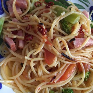 コンソメで味付け野菜たくさんのスパゲティ